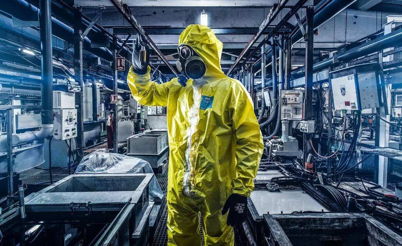 ?；穼嶒炇冶O(jiān)控安裝